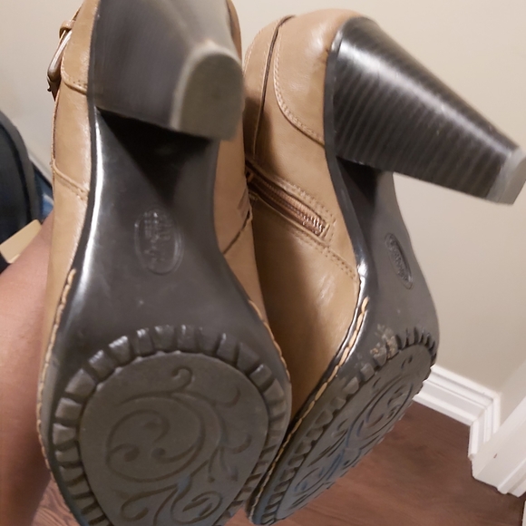 Euro soft Shannon women's tan booties size 10 - Picture 15 of 16